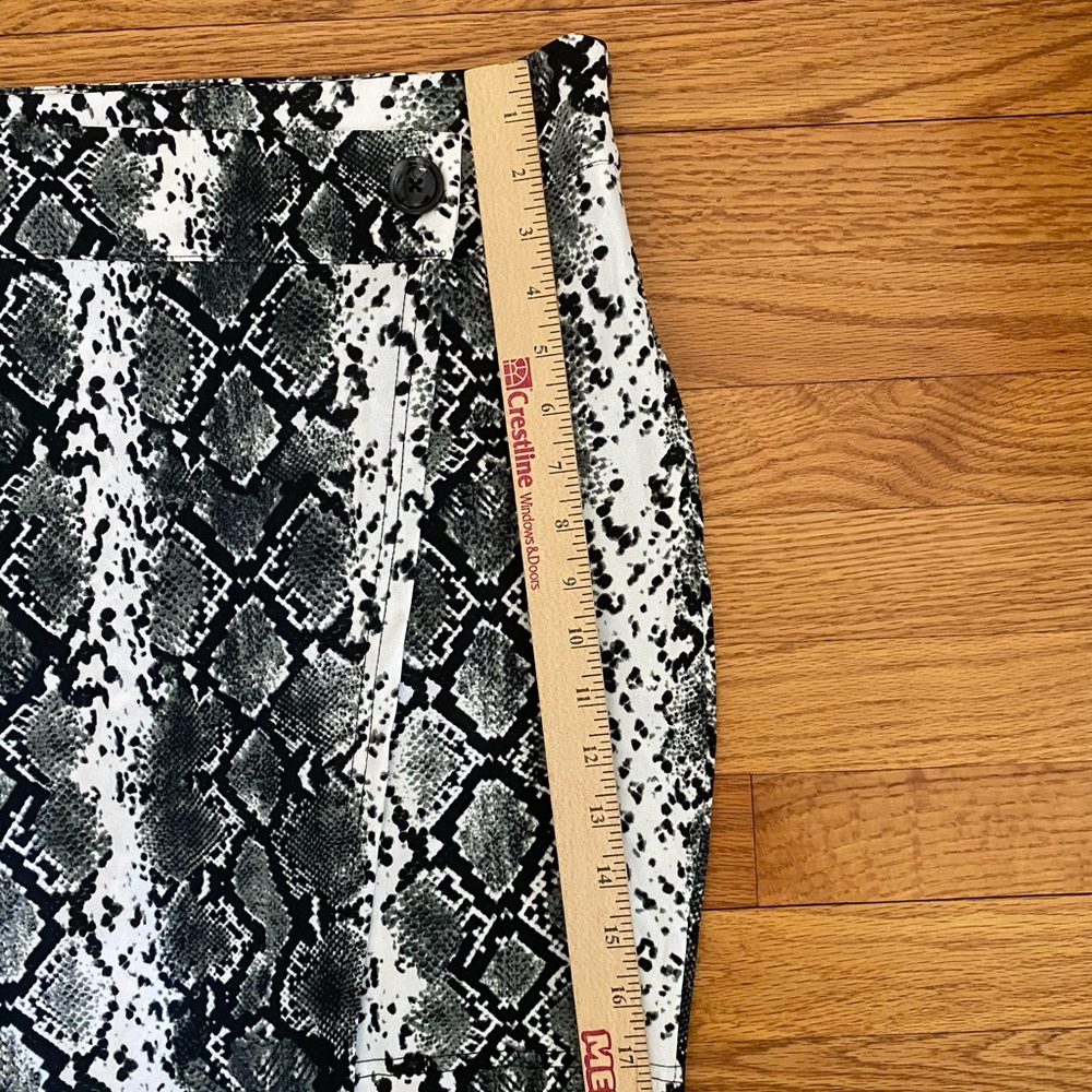 Shein Wrap Skirt Women’s 2XL Snakeskin Print Short Mini Button/Zip Closure NWOT - Picture 8 of 9